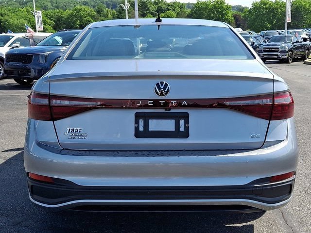 Certified 2025 Volkswagen Jetta SE FWD image 7
