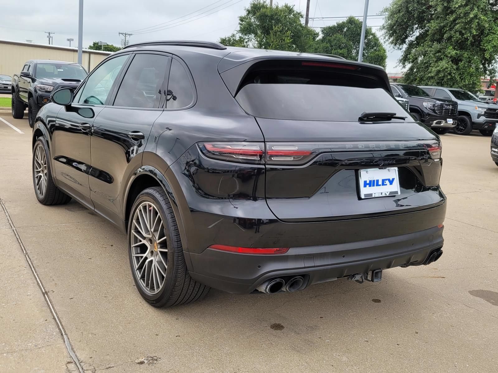 Used 2023 Porsche Cayenne Platinum Edition AWD/4WD image 3