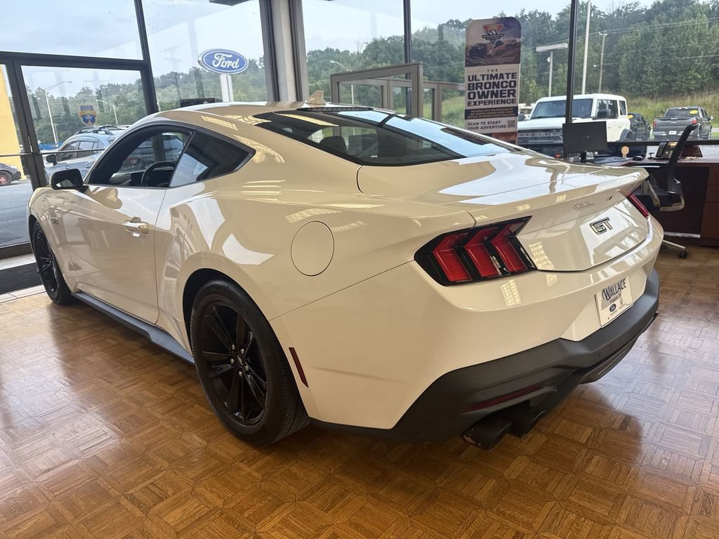 Used 2024 Ford Mustang GT RWD image 3
