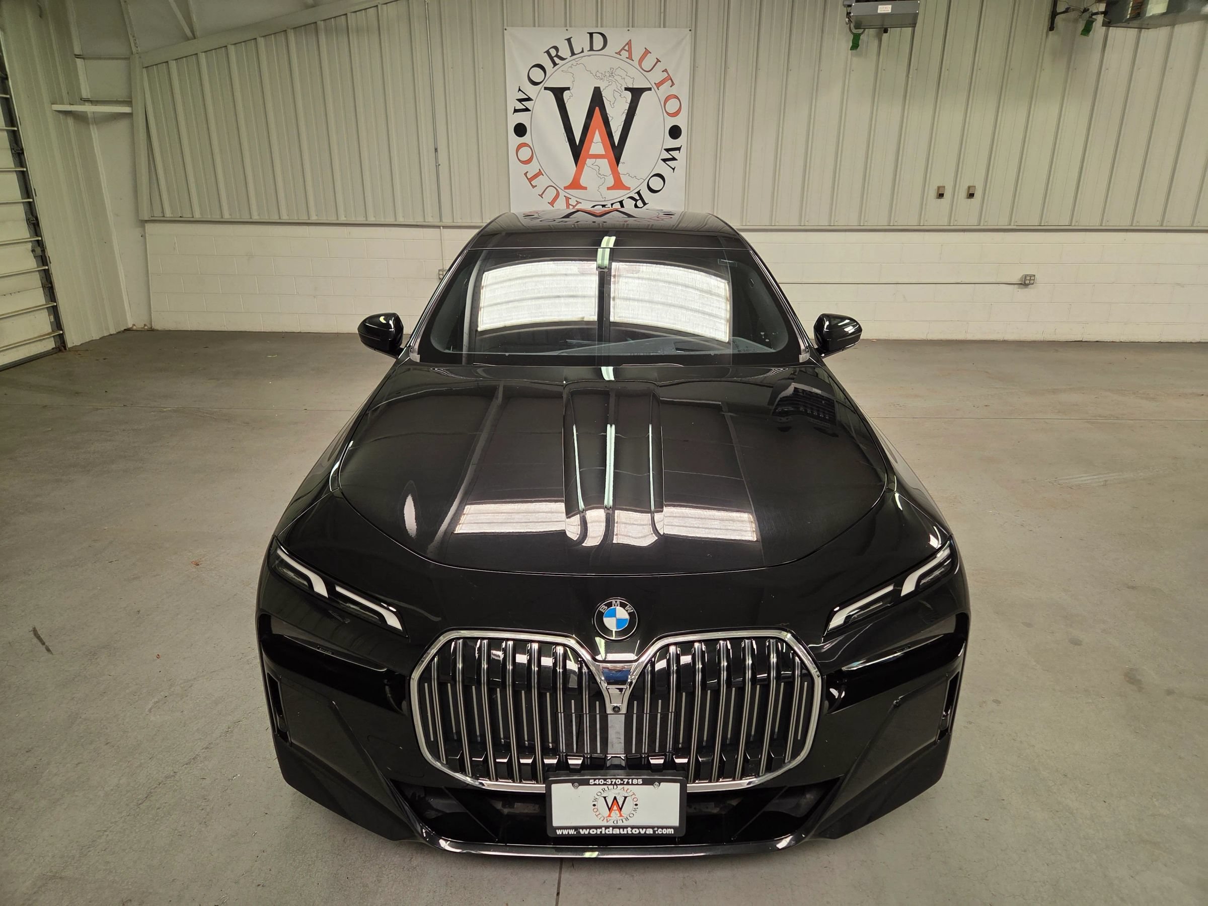 Used 2024 BMW 740i xDrive AWD/4WD image 12