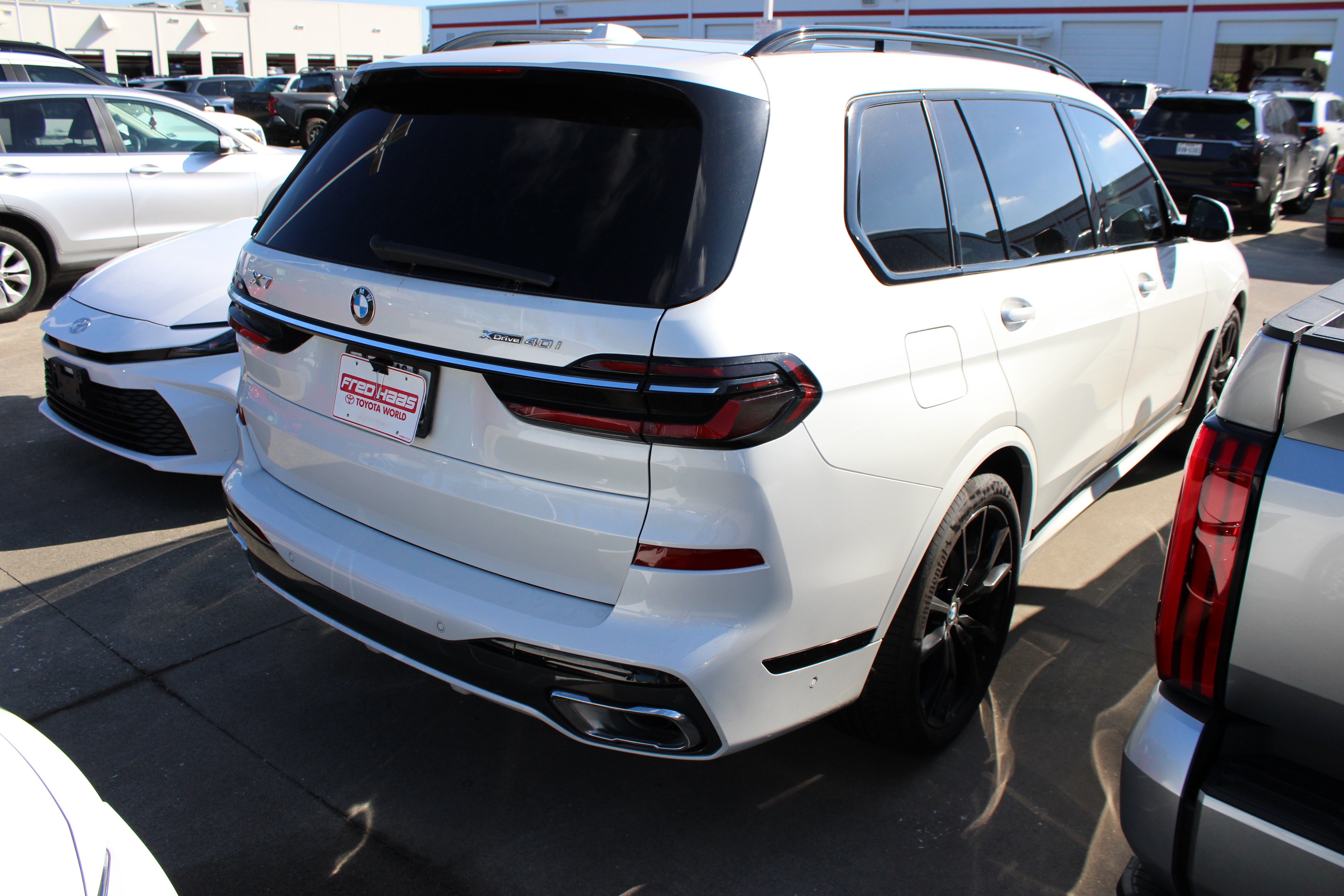 Used 2024 BMW X7 xDrive40i w/ M Sport Package AWD/4WD image 10