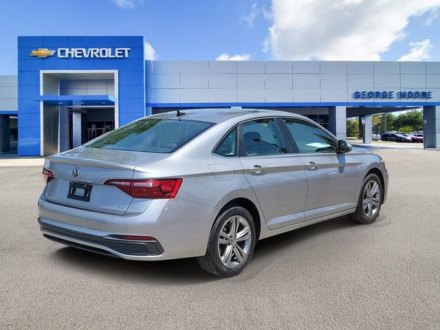 Used 2024 Volkswagen Jetta SE FWD image 4
