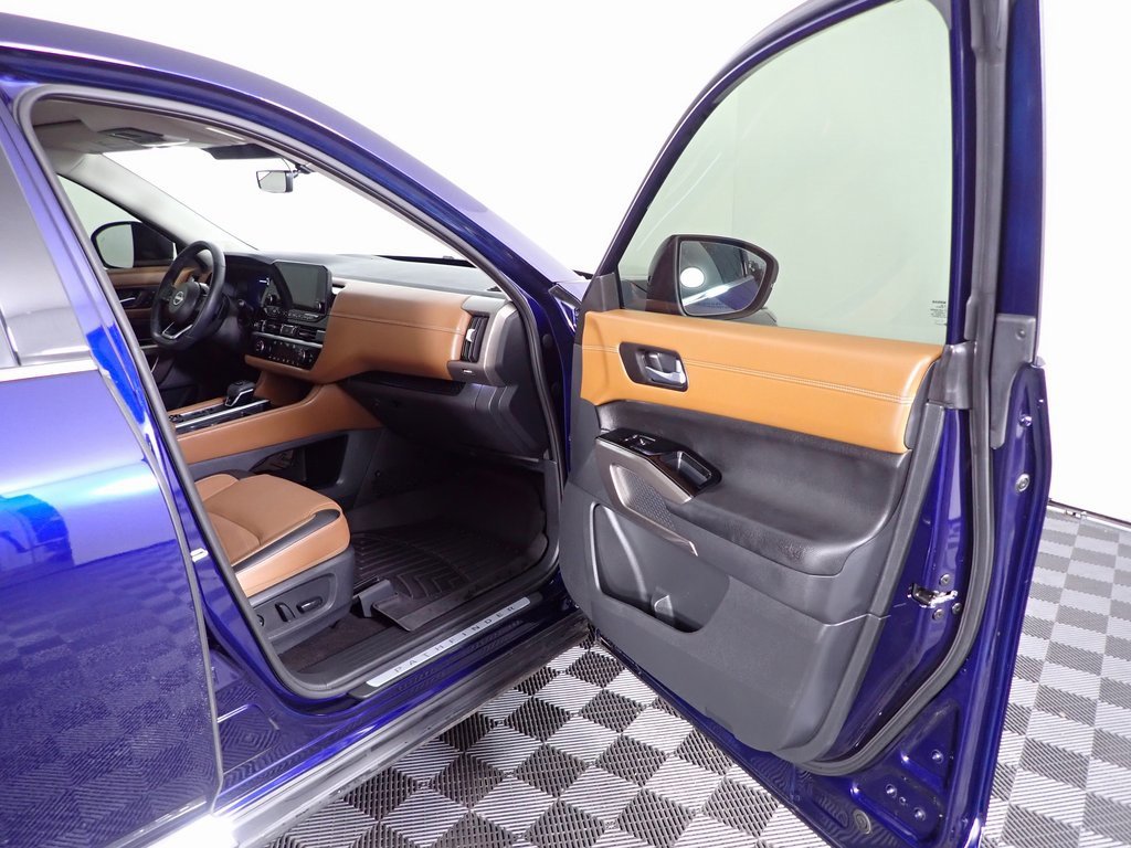 Used 2024 Nissan Pathfinder Platinum image 33