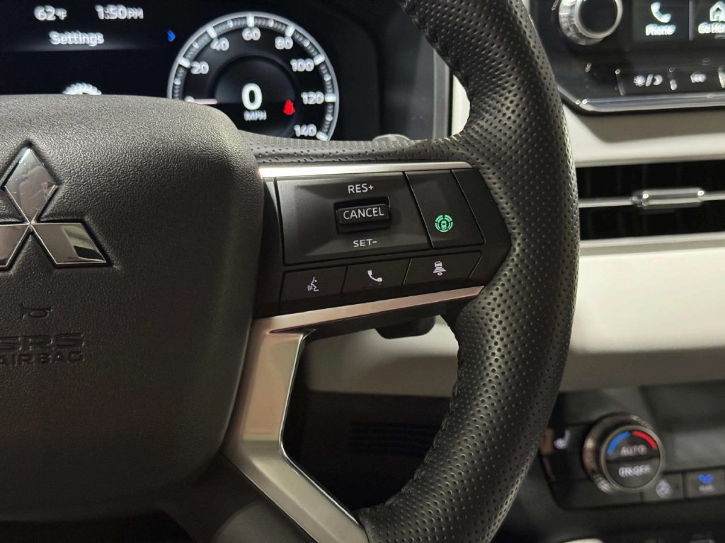 Used 2024 Mitsubishi Outlander SEL AWD/4WD image 16