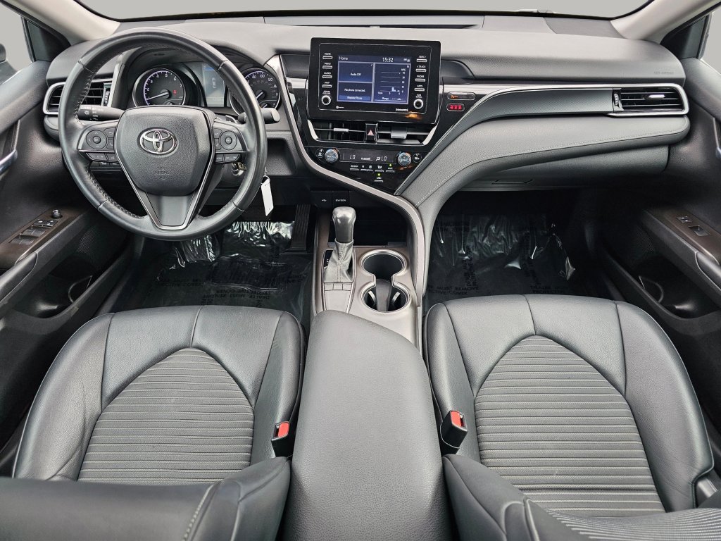 Used 2023 Toyota Camry SE image 2