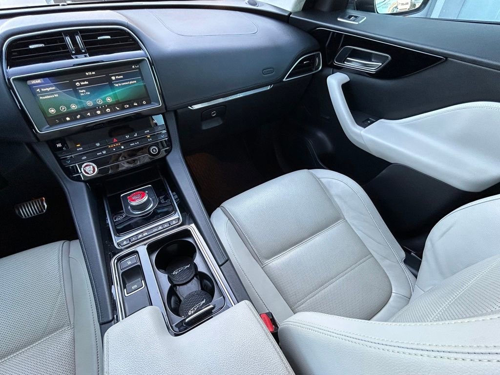 Used 2019 Jaguar F-PACE Prestige image 11