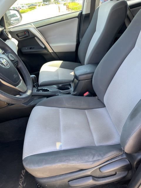 Used 2015 Toyota RAV4 LE FWD image 11