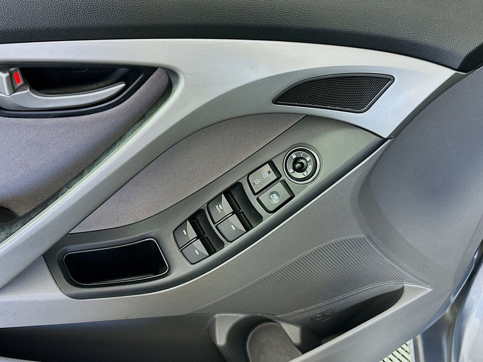 Used 2015 Hyundai Elantra SE w/ Option Group 02 FWD image 17