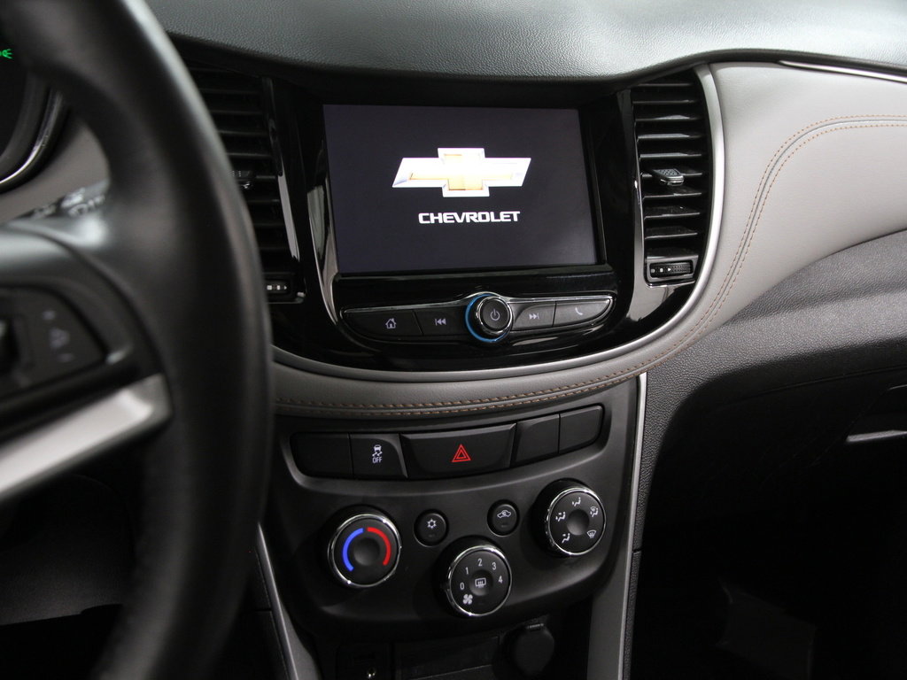 Certified 2022 Chevrolet Trax LT w/ LT Convenience Package image 9