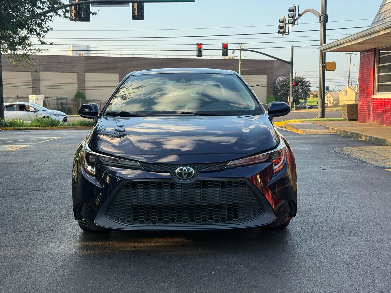 Used 2021 Toyota Corolla LE FWD image 3
