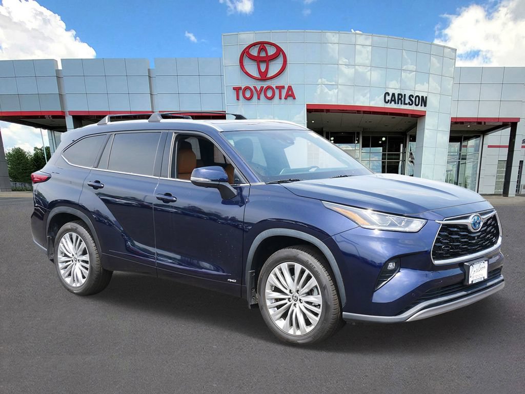 Used 2023 Toyota Highlander Platinum AWD/4WD image 2