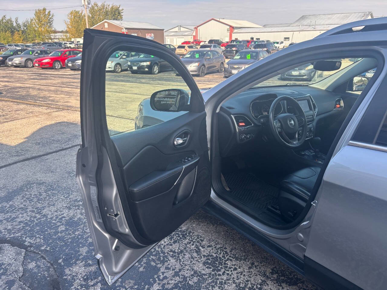 Used 2019 Jeep Cherokee Latitude Plus w/ Comfort/Convenience Group image 8