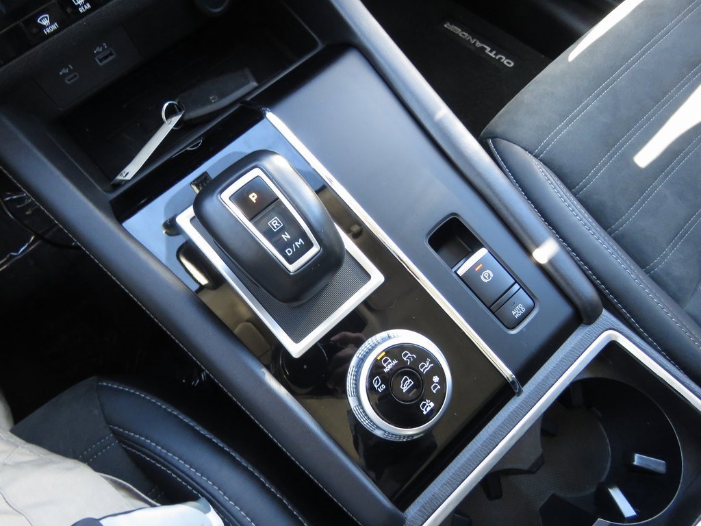 Used 2023 Mitsubishi Outlander SE image 24