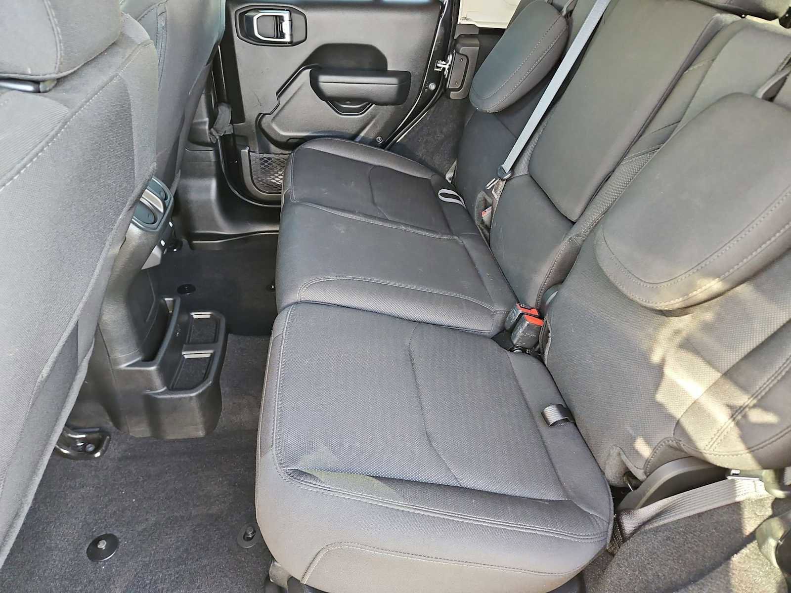 Used 2023 Jeep Wrangler Unlimited image 18