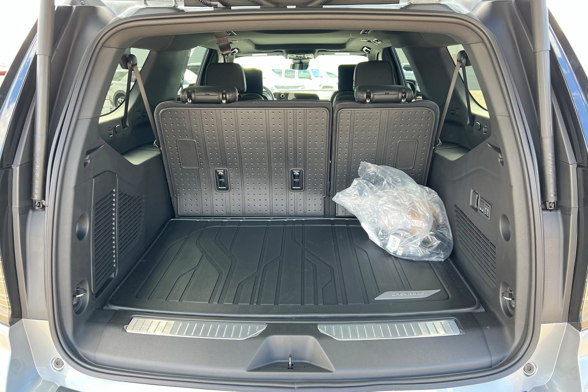 New 2026 Chevrolet Suburban High Country image 24