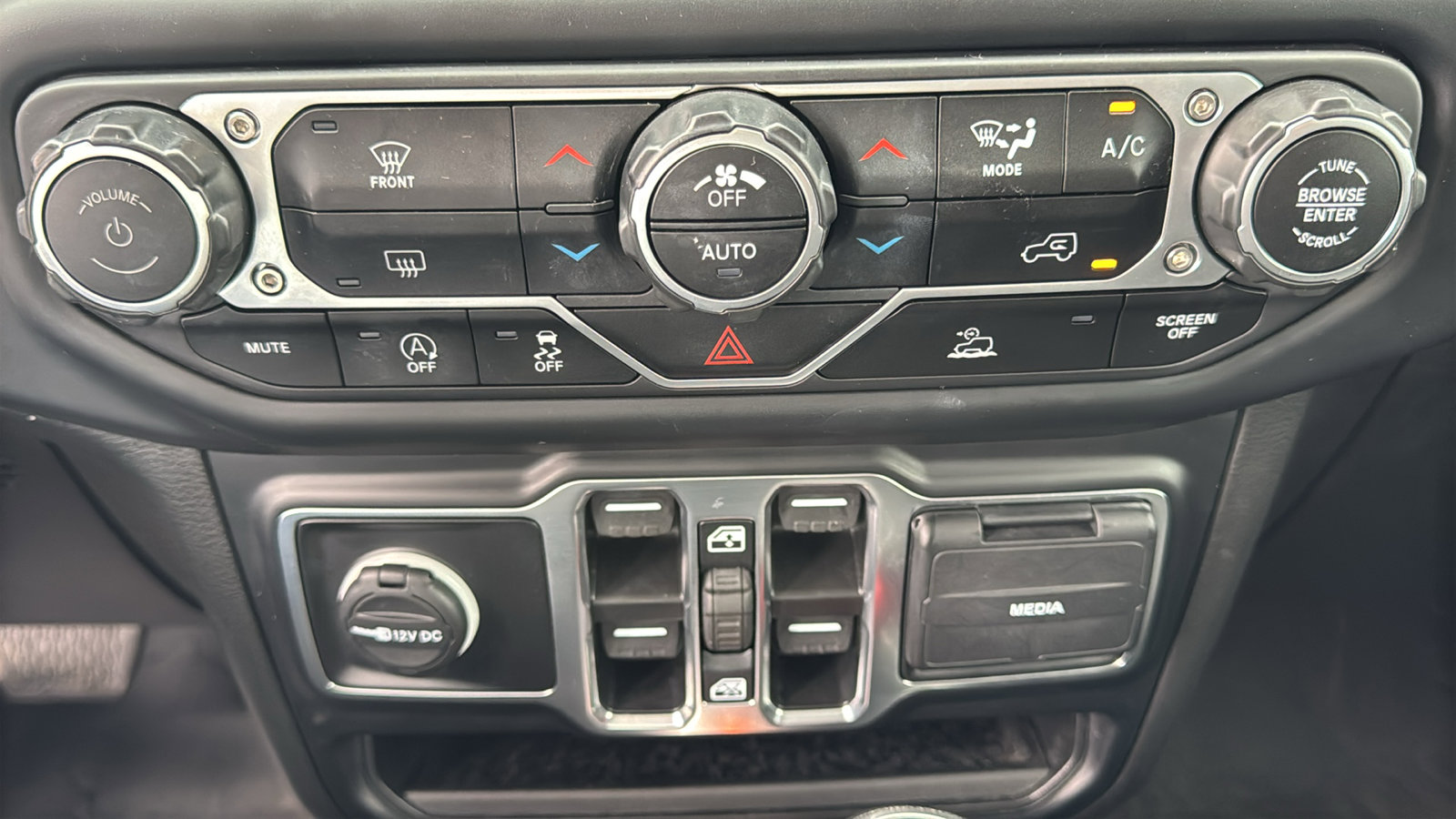 Used 2023 Jeep Gladiator Willys image 20