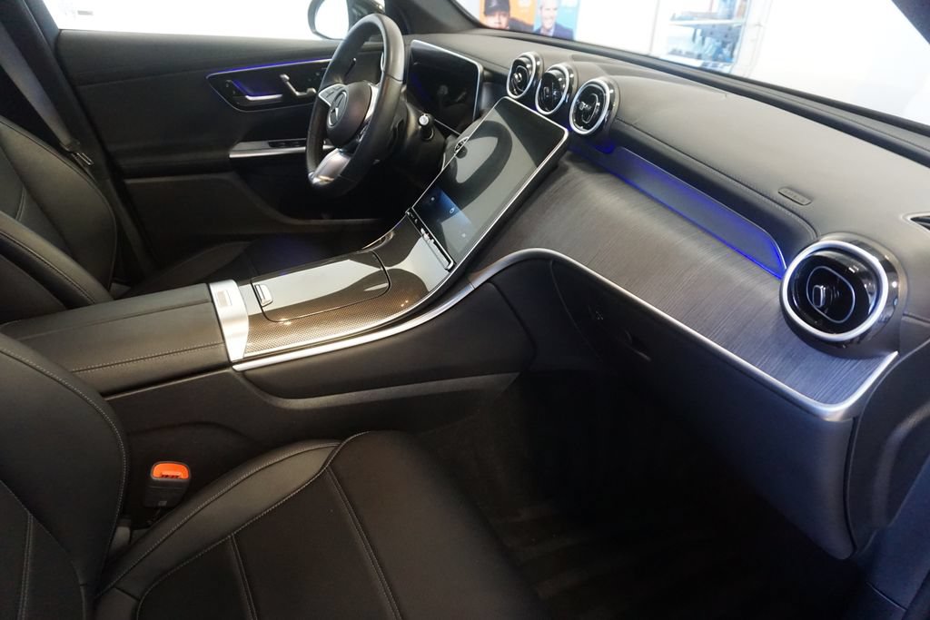 Used 2024 Mercedes-Benz GLC 300 4MATIC image 26