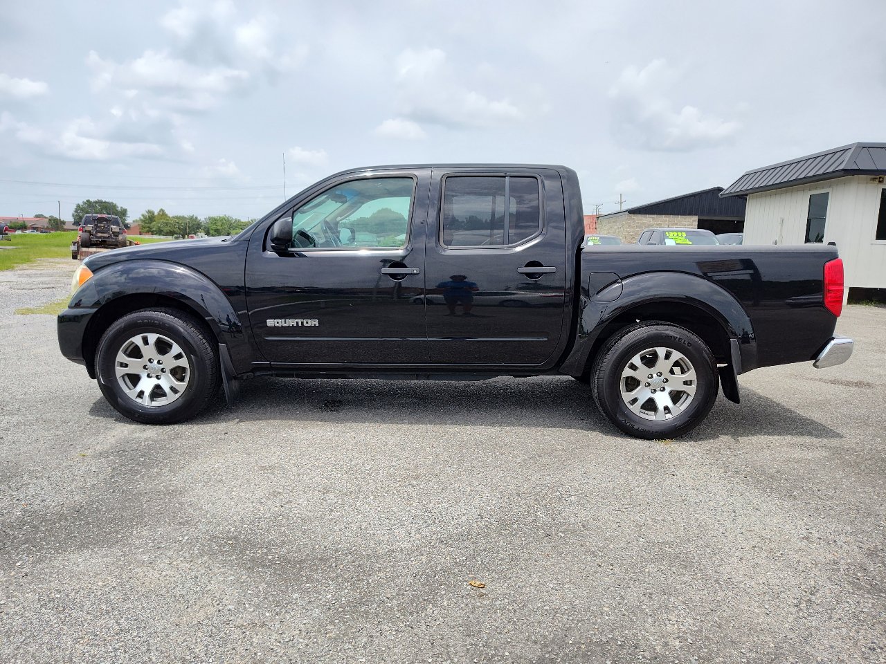 Used 2010 Suzuki Equator Sport image 3