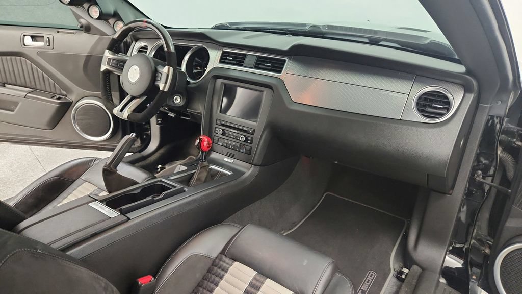 Used 2010 Ford Mustang Shelby GT500 RWD image 31