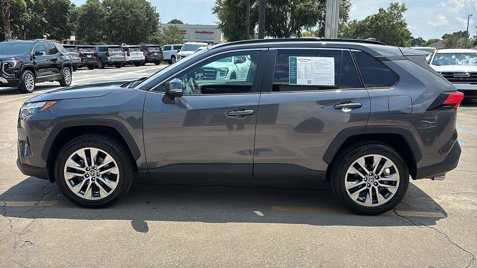 Used 2022 Toyota RAV4 XLE Premium FWD image 4