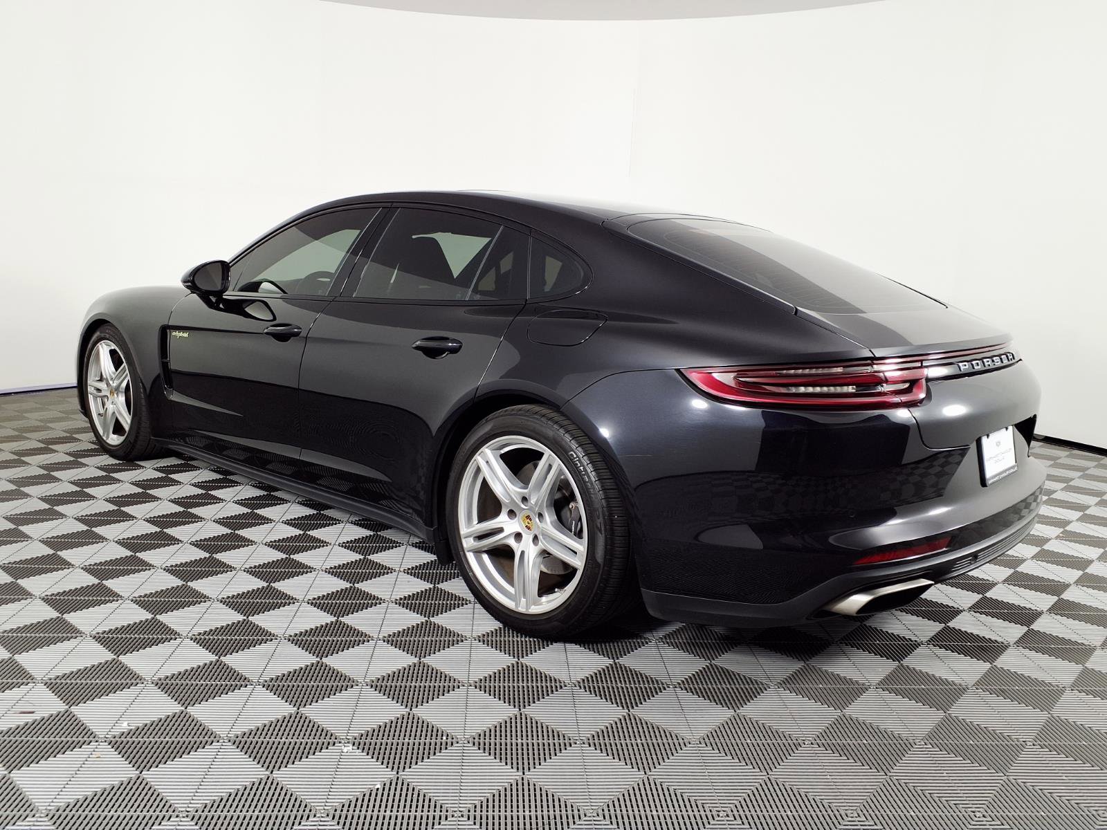 Used 2018 Porsche Panamera 4 AWD/4WD image 6