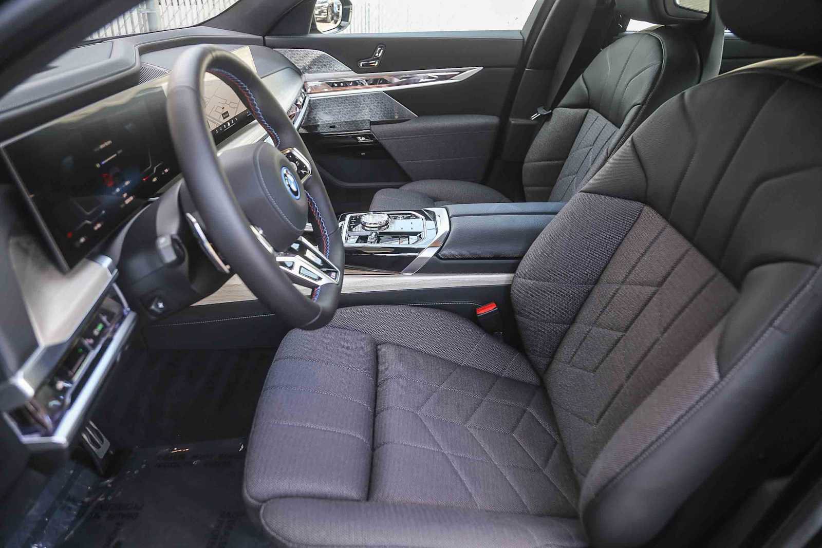 Used 2025 BMW i7 M70 image 14