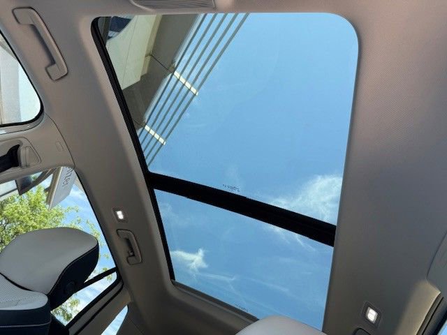 New 2025 Volkswagen Tiguan SE image 34