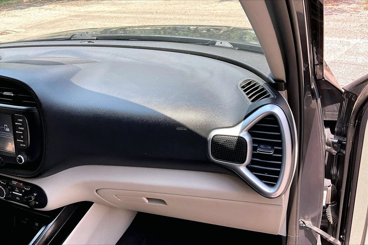 Used 2020 Kia Soul LX FWD image 22