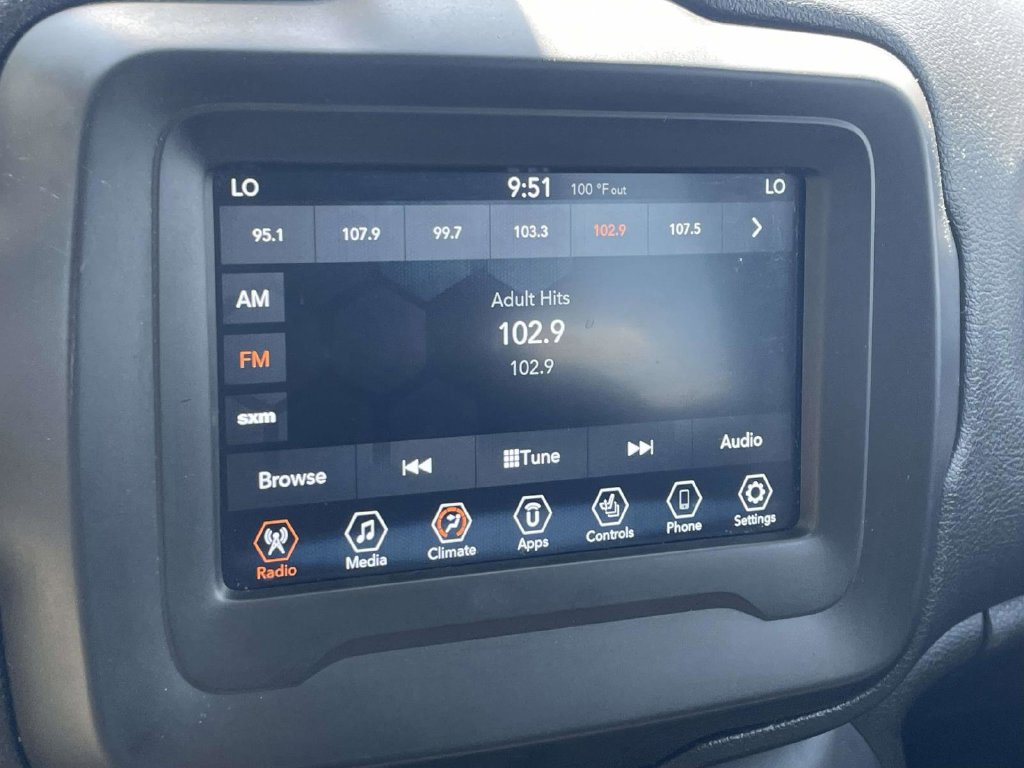 Certified 2020 Jeep Renegade Latitude w/ Popular Equipment Group AWD/4WD image 35