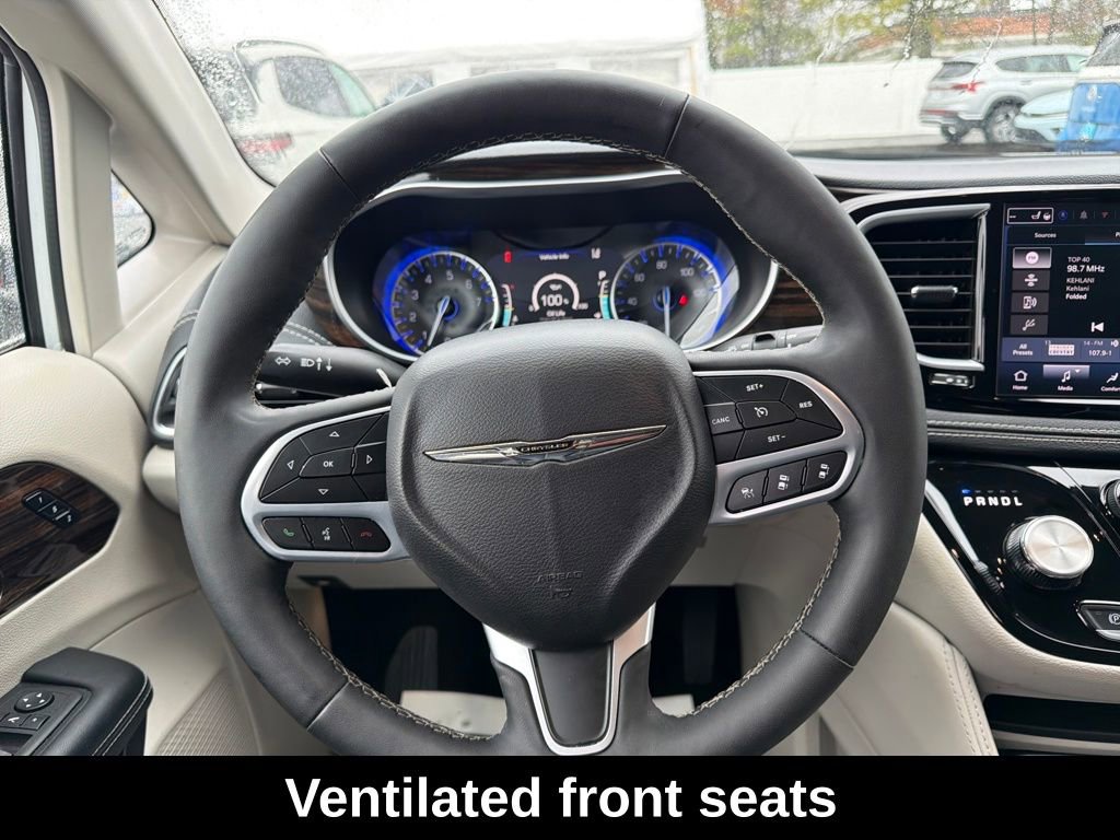 Used 2024 Chrysler Pacifica Limited image 18