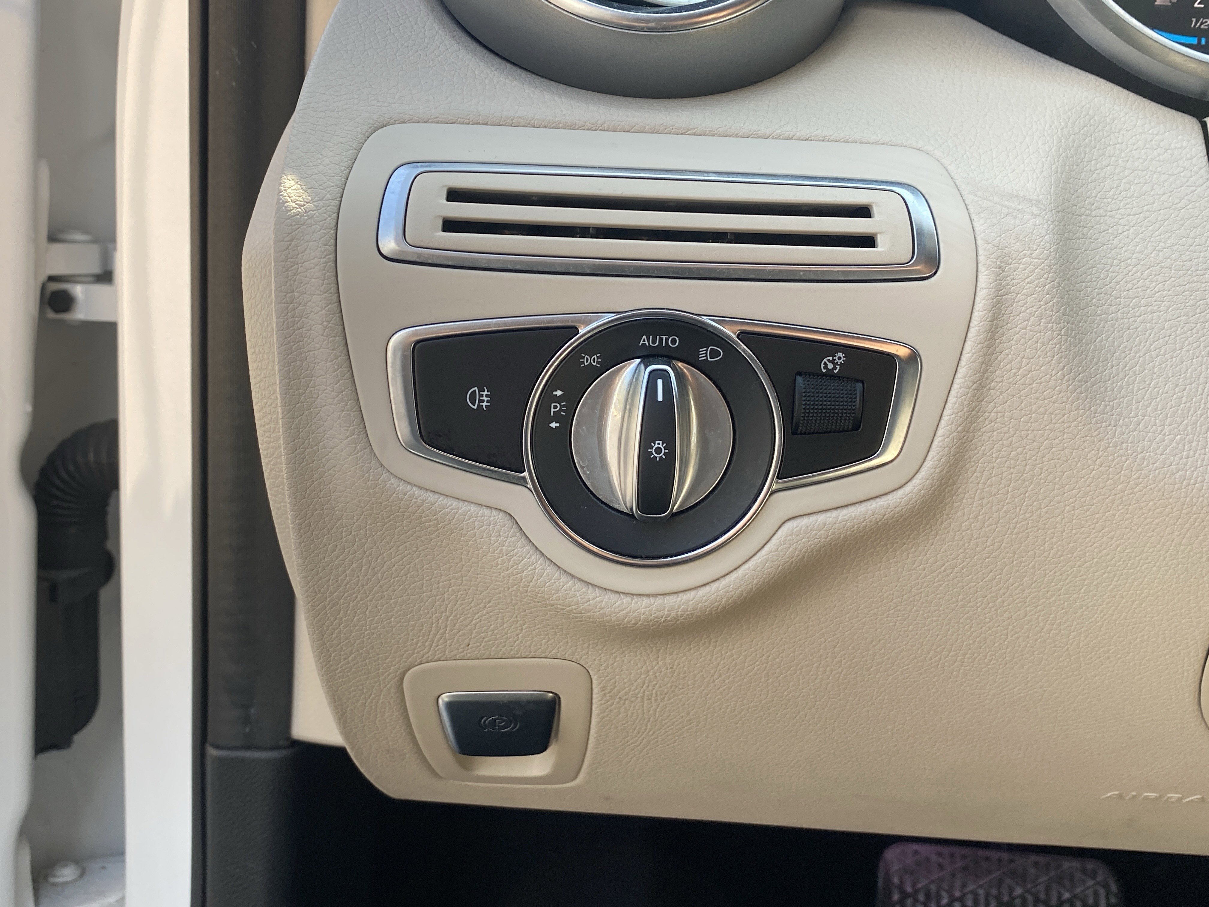 Used 2021 Mercedes-Benz C 300 Sedan image 31