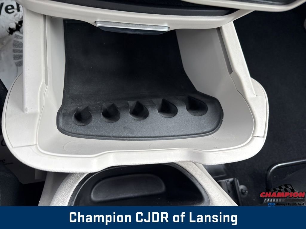 Used 2024 Chrysler Pacifica Touring-L image 31