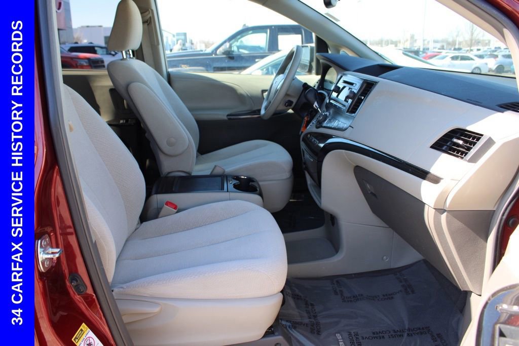 Used 2013 Toyota Sienna LE w/ Towing Pkg image 18