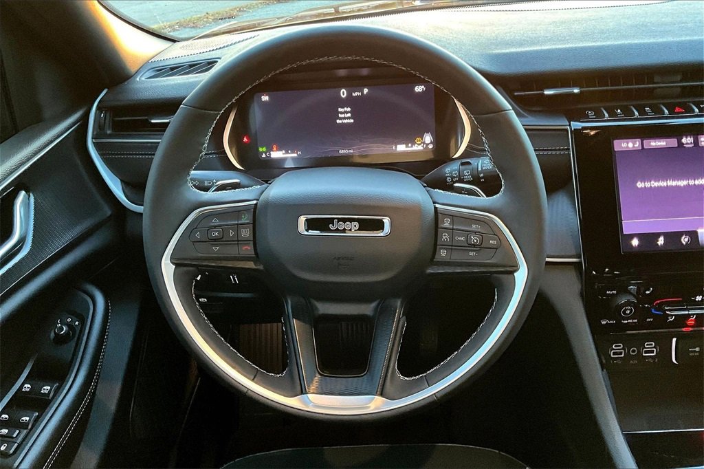 Used 2025 Jeep Grand Cherokee L Altitude image 5