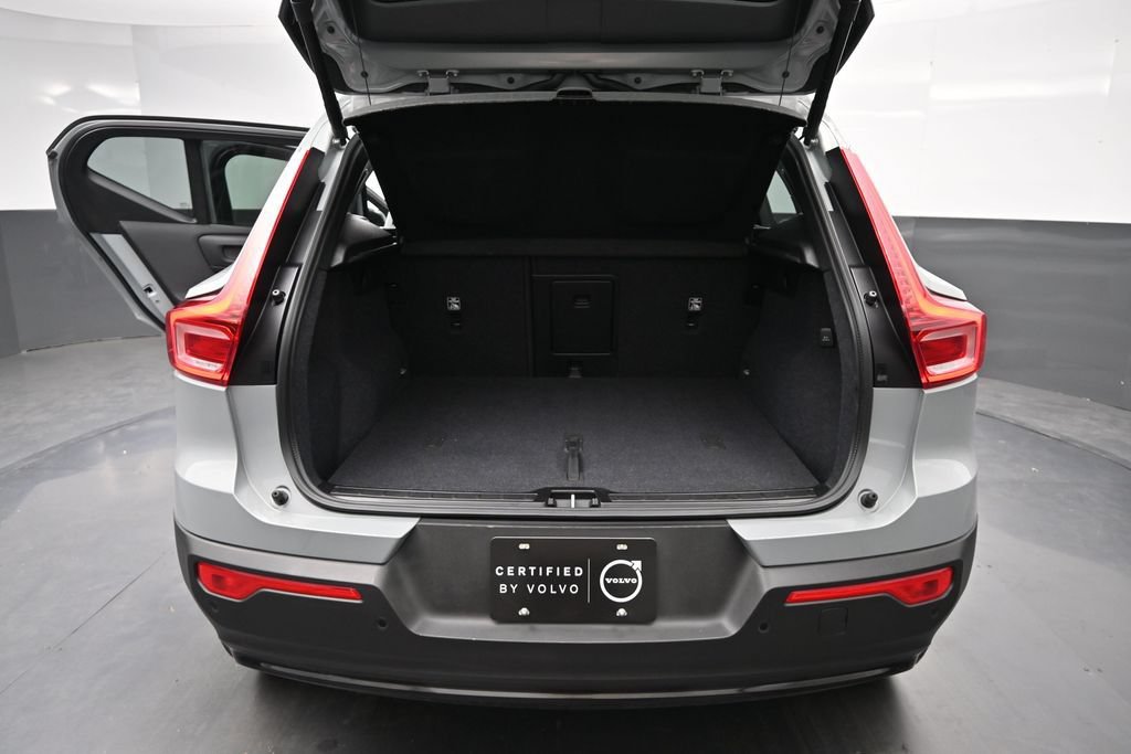 Used 2026 Volvo XC40 B5 Plus AWD/4WD image 16
