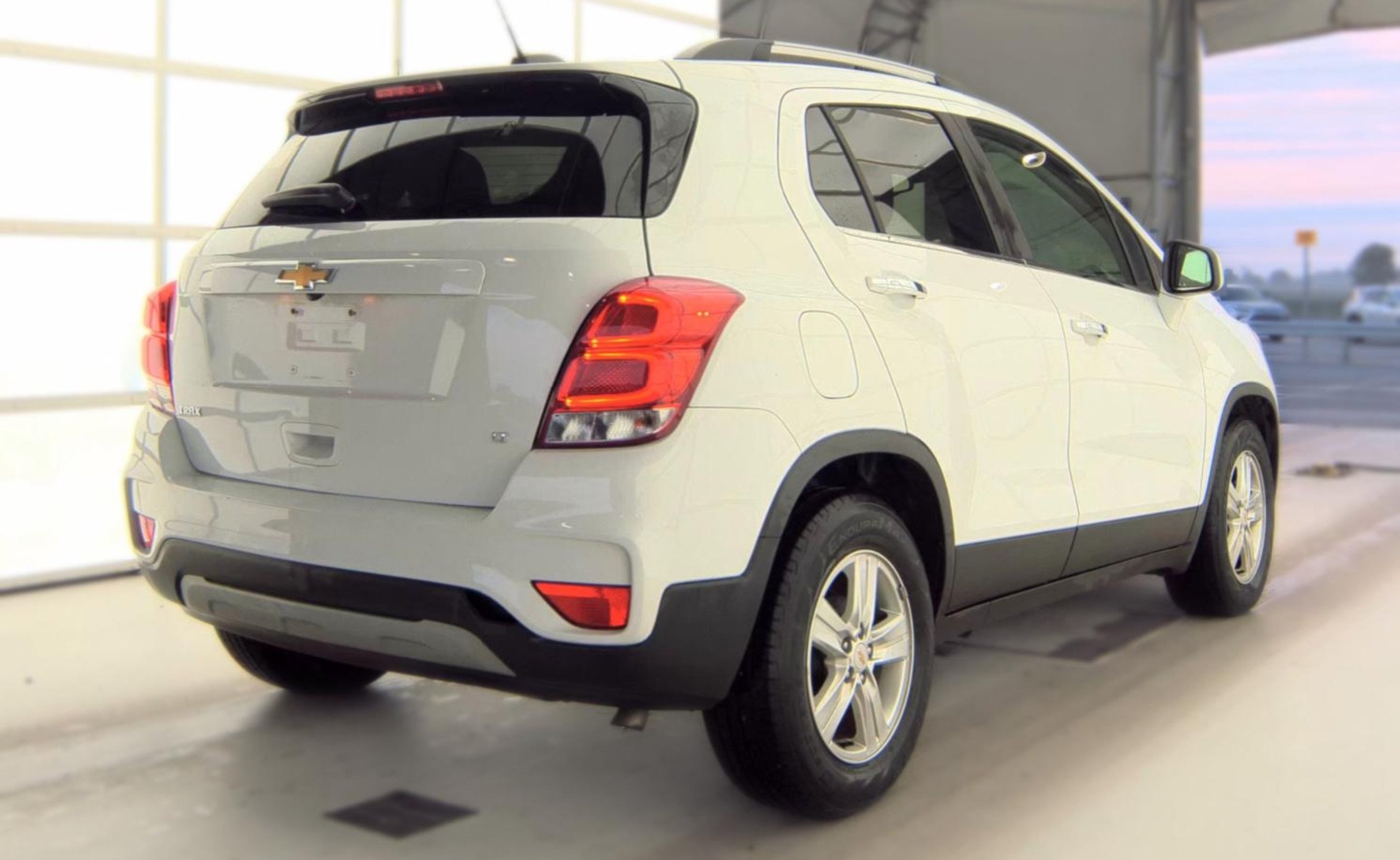 Used 2018 Chevrolet Trax LT w/ LT Convenience Package FWD image 4