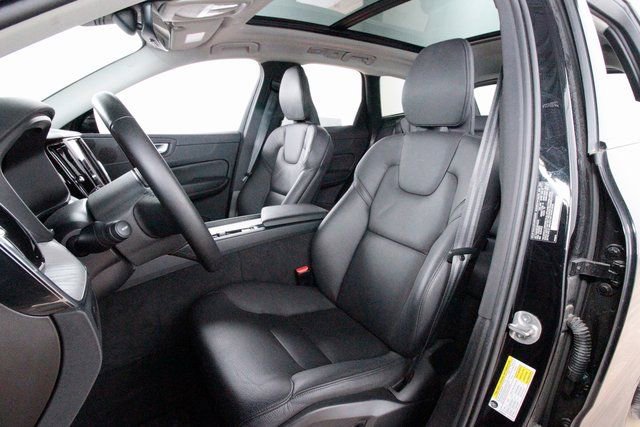 Certified 2025 Volvo XC60 B5 Core image 22