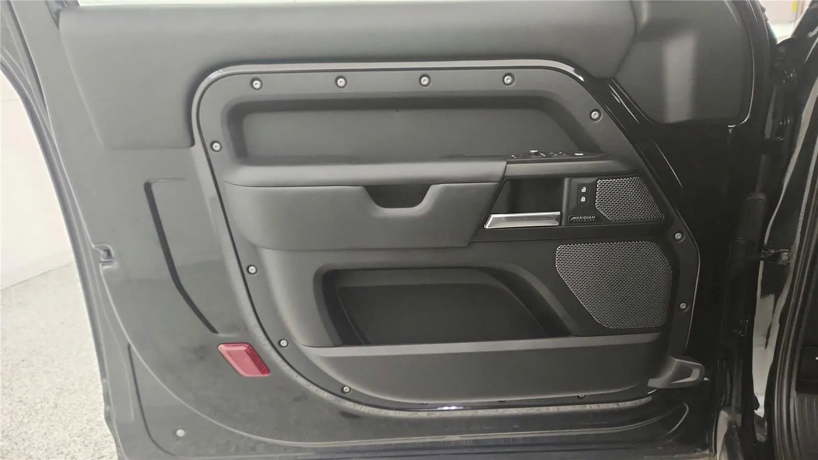 Used 2022 Land Rover Defender 90 V8 image 33