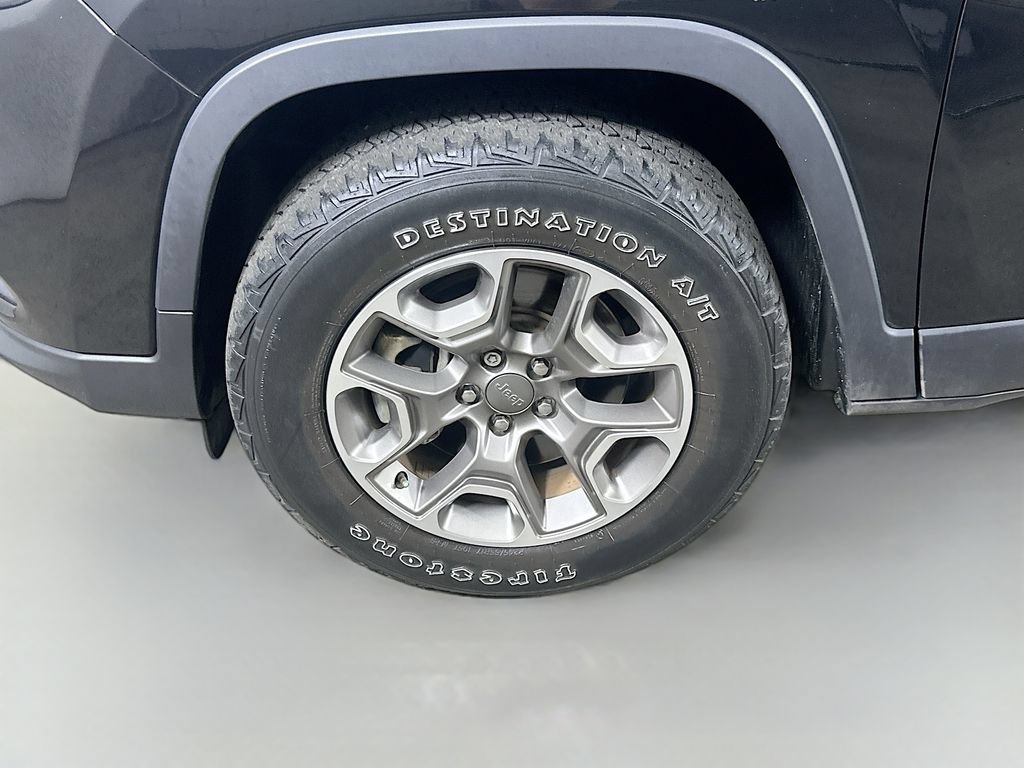 Used 2022 Jeep Cherokee Latitude Lux w/ Sun & Sound Group AWD/4WD image 8