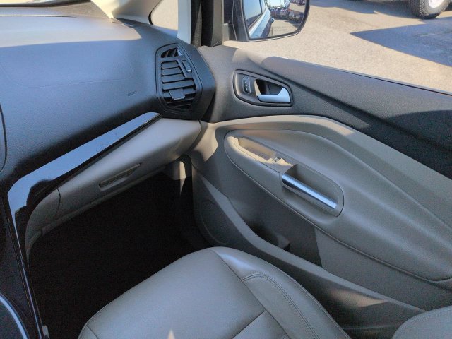 Used 2018 Ford C-MAX Titanium FWD image 17