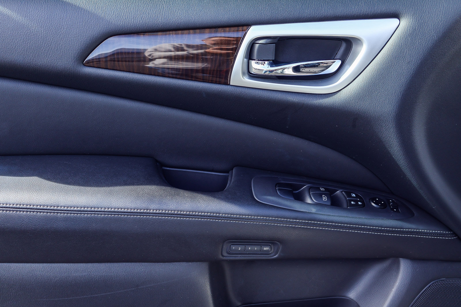 Used 2015 Nissan Pathfinder SL w/ Cargo Package image 10