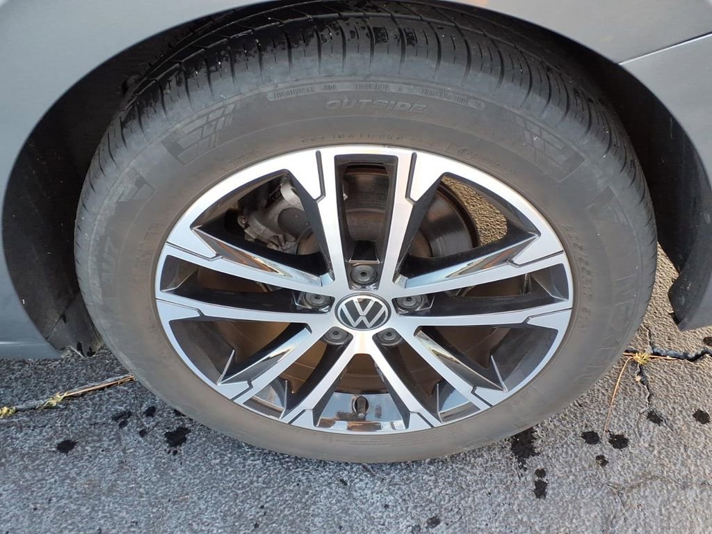 Used 2024 Volkswagen Jetta Sport image 10