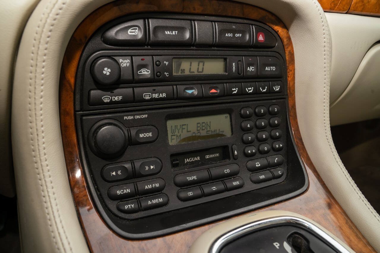 Used 1998 Jaguar XJ8 L RWD image 35