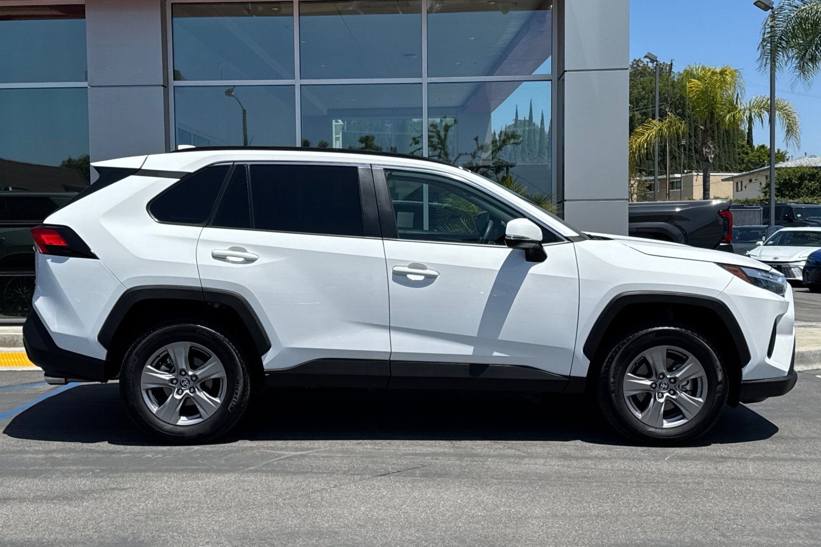 Used 2024 Toyota RAV4 XLE w/ Convenience Package FWD image 4