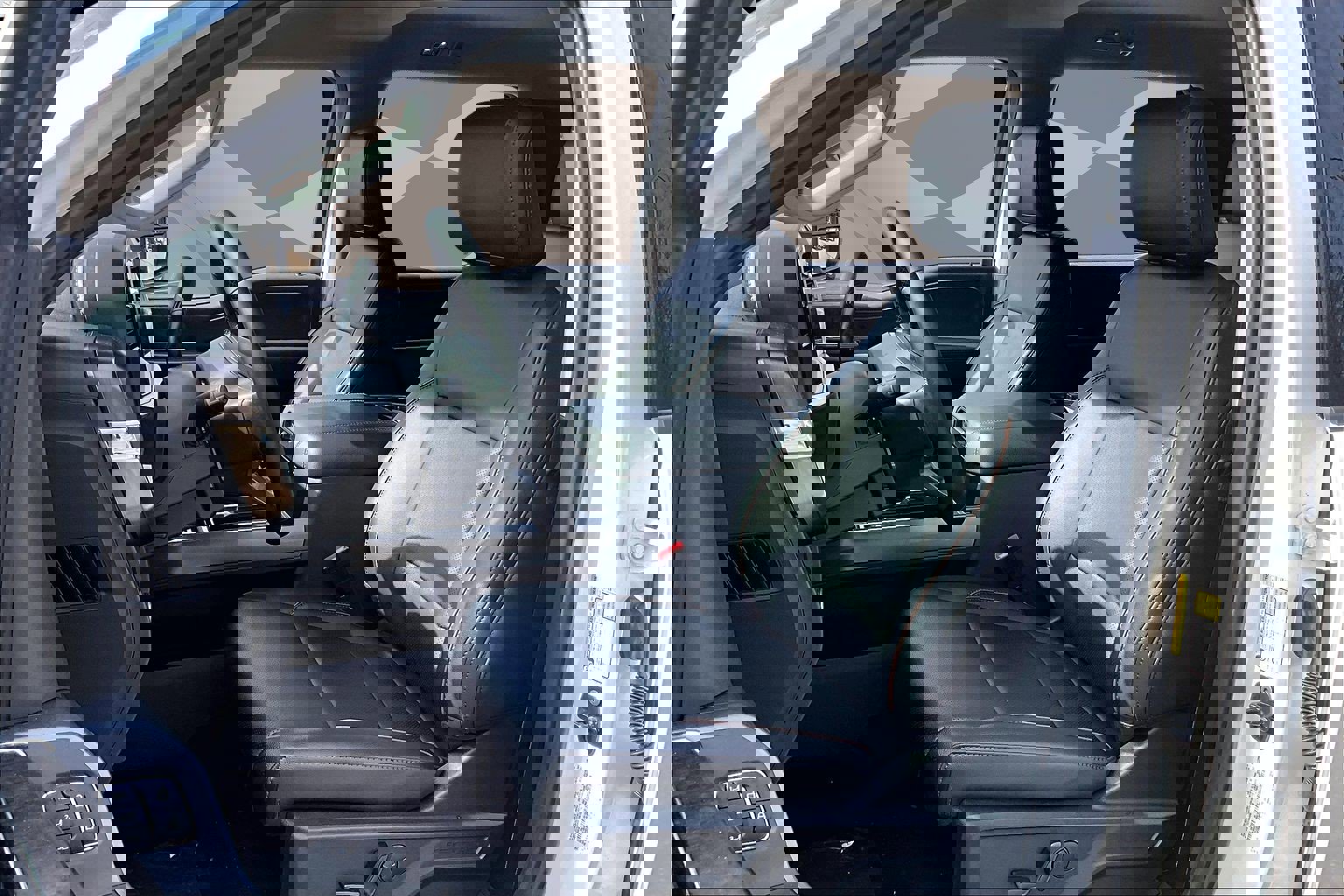 New 2026 Ford F350 Lariat w/ Black Appearance Package image 9