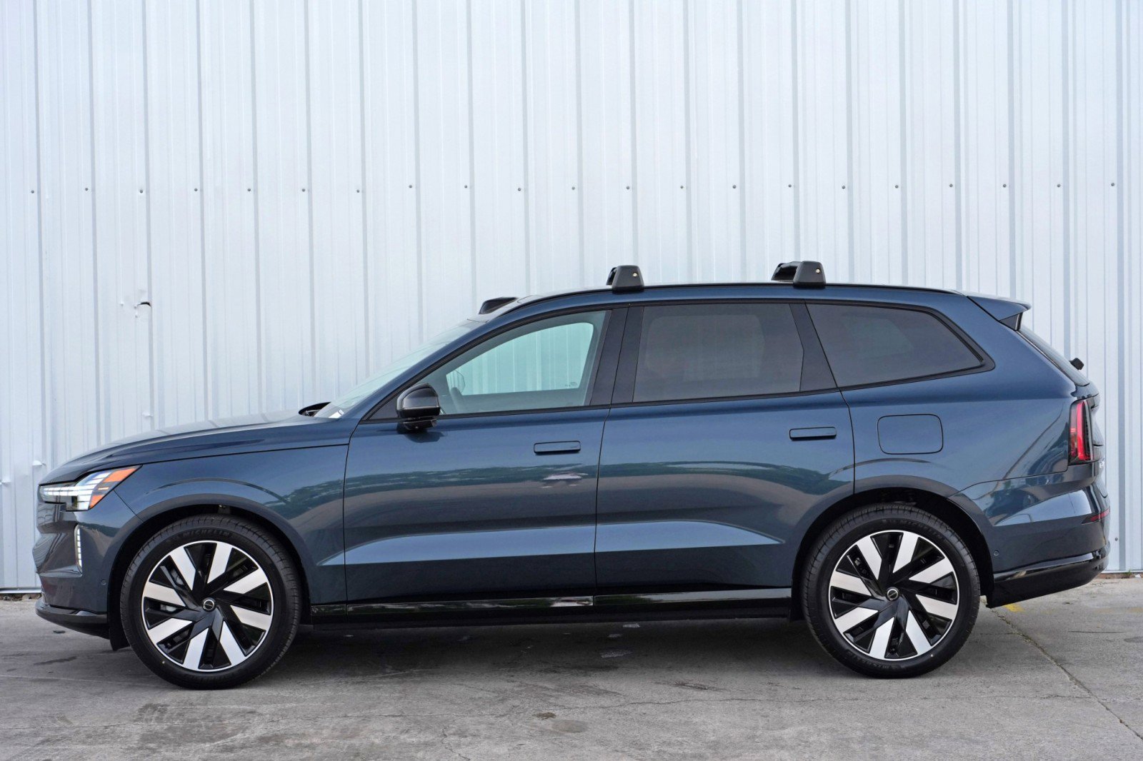 Used 2025 Volvo EX90 Ultra AWD/4WD image 48