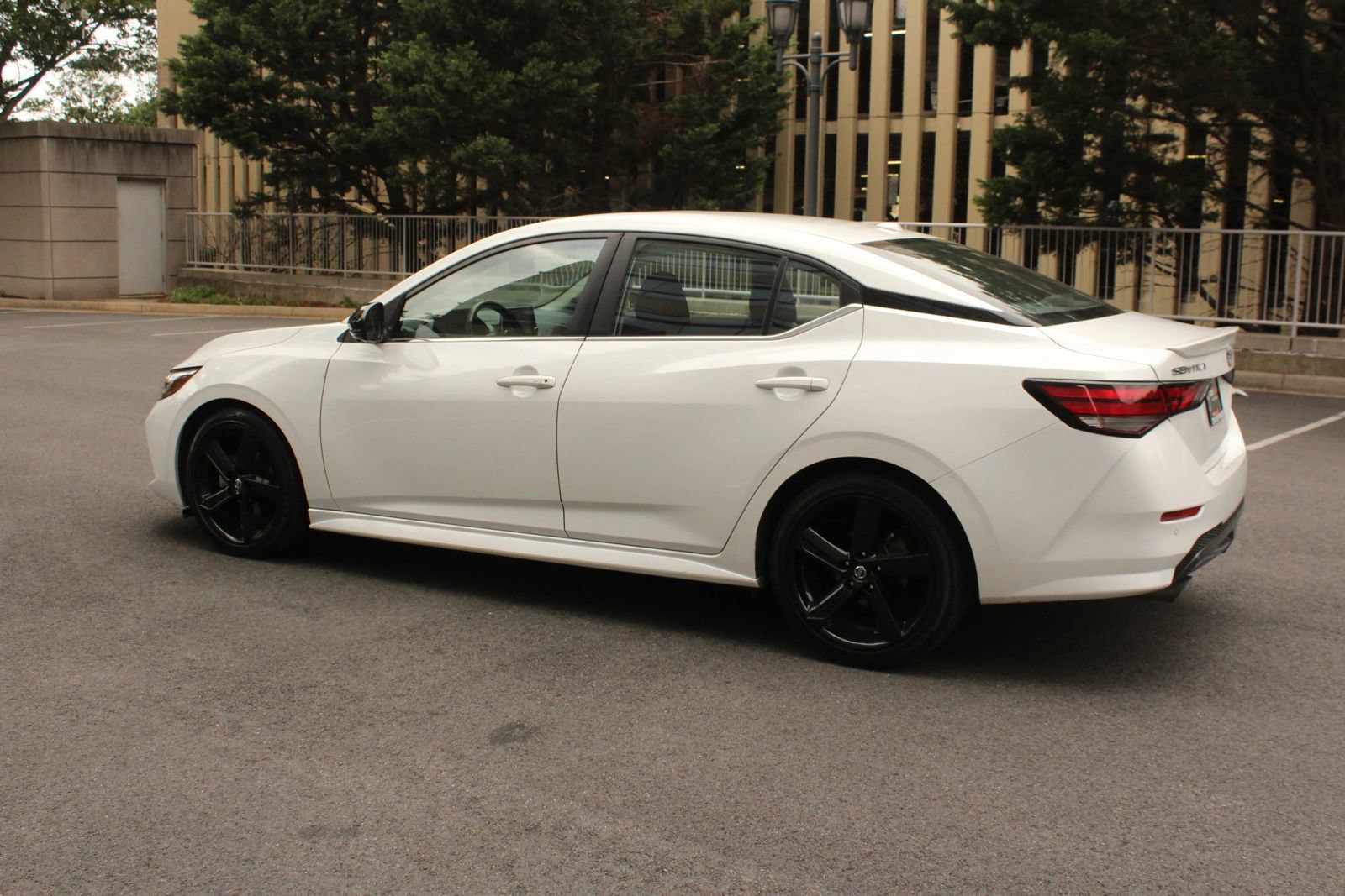 Used 2023 Nissan Sentra SR w/ SR Premium Package FWD image 9