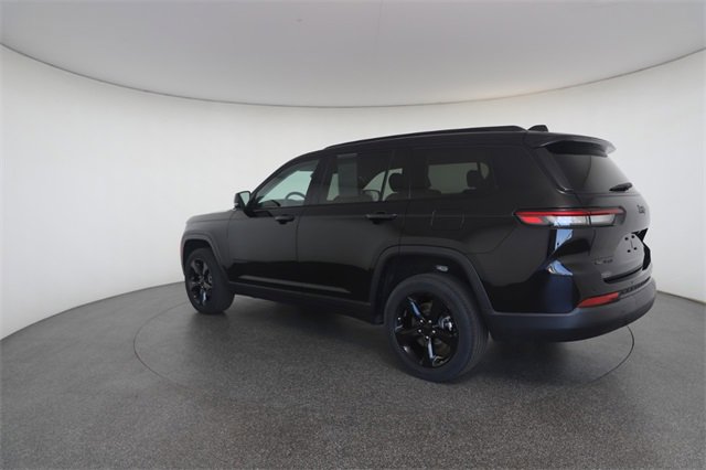 Used 2023 Jeep Grand Cherokee L Limited w/ Black Appearance Package image 11