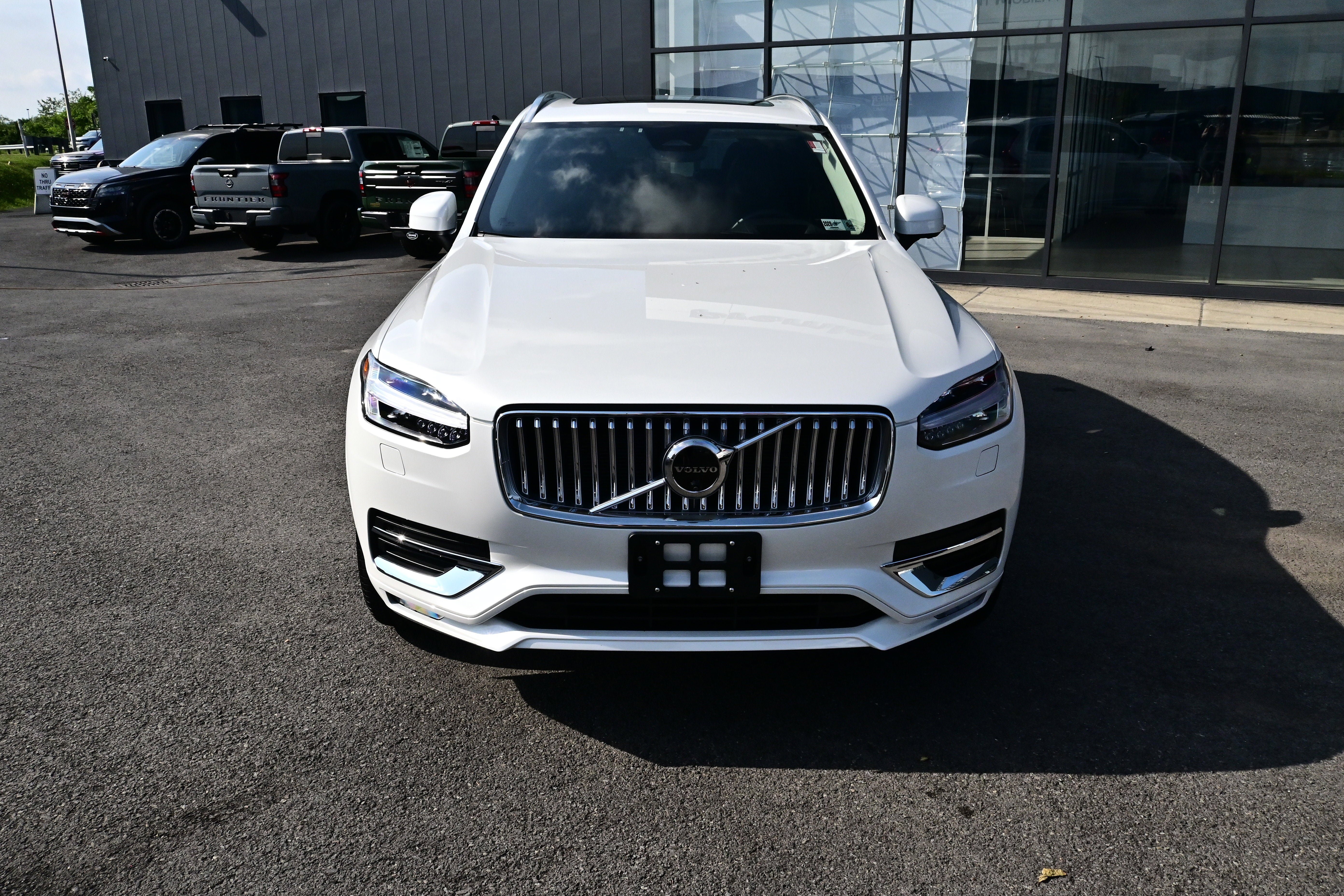 Used 2024 Volvo XC90 B6 Ultimate w/ Protection Package Premier AWD/4WD image 3