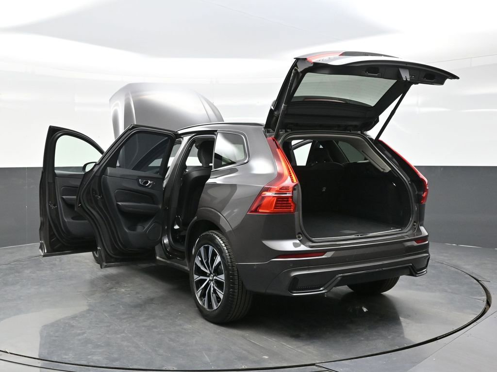 Used 2025 Volvo XC60 B5 Plus AWD/4WD image 39